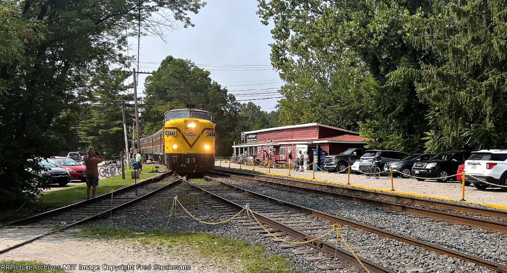 CVSR 6777 arrives in Peninsula.